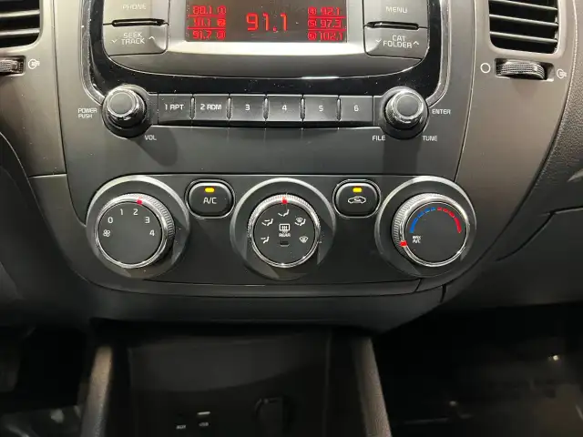 2018 Kia Forte - Photo 27