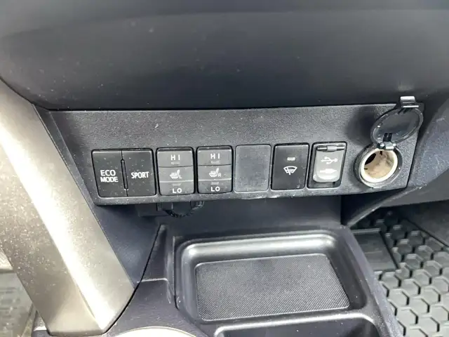 2015 Toyota RAV4 XLE - Photo 16