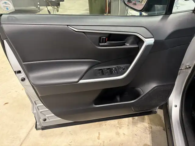 2020 TOYOTA RAV4 LE AWD - Photo 9