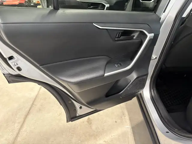 2020 TOYOTA RAV4 LE AWD - Photo 16