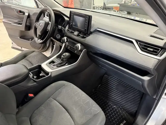 2020 TOYOTA RAV4 LE AWD - Photo 23