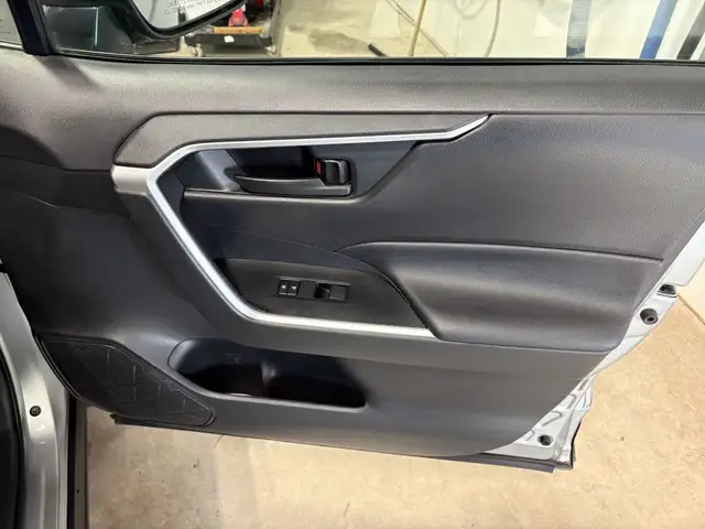 2020 TOYOTA RAV4 LE AWD - Photo 24