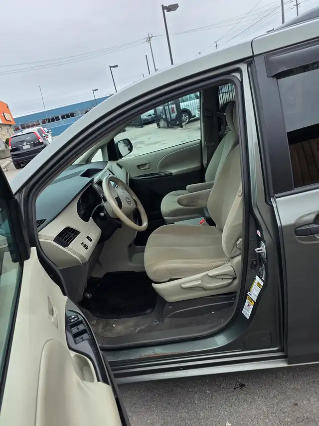 2011 Toyota Sienna Base - Photo 5