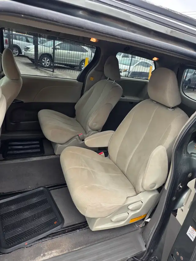 2011 Toyota Sienna Base - Photo 6