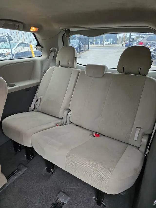 2011 Toyota Sienna Base - Photo 7
