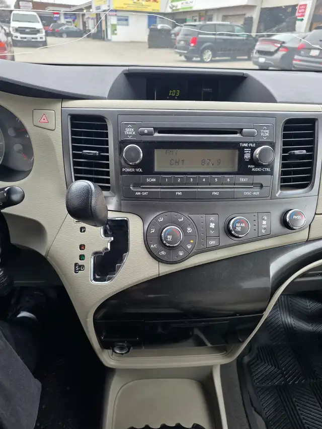 2011 Toyota Sienna Base - Photo 9