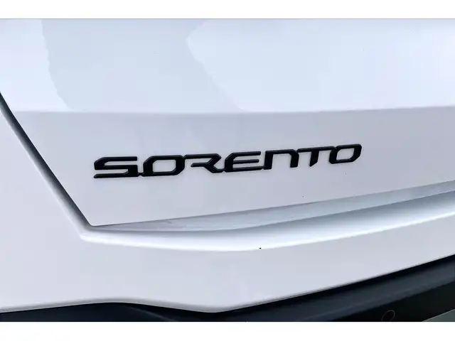 2025 Kia Sorento AWD | LEATHER | PANORAMIC SUNROOF | BLIND SPOT - Photo 8