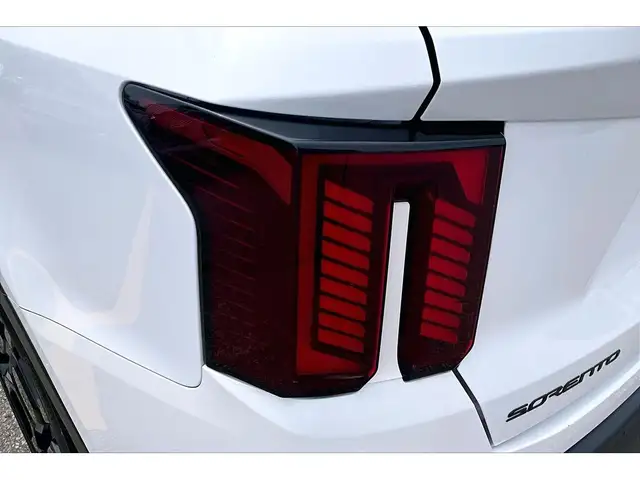2025 Kia Sorento AWD | LEATHER | PANORAMIC SUNROOF | BLIND SPOT - Photo 9