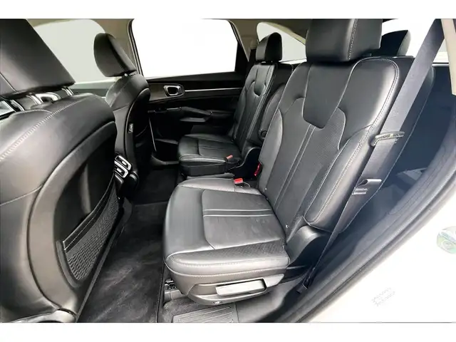 2025 Kia Sorento AWD | LEATHER | PANORAMIC SUNROOF | BLIND SPOT - Photo 10