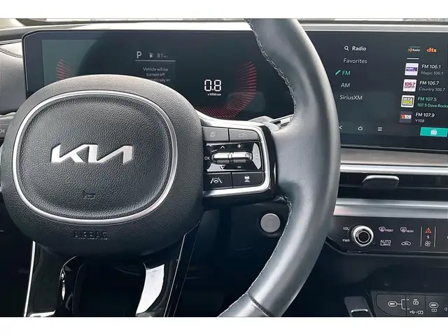 2025 Kia Sorento AWD | LEATHER | PANORAMIC SUNROOF | BLIND SPOT - Photo 13