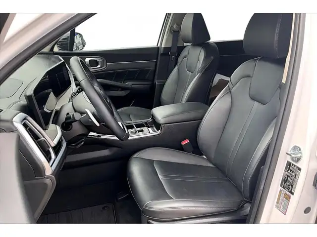 2025 Kia Sorento AWD | LEATHER | PANORAMIC SUNROOF | BLIND SPOT - Photo 14