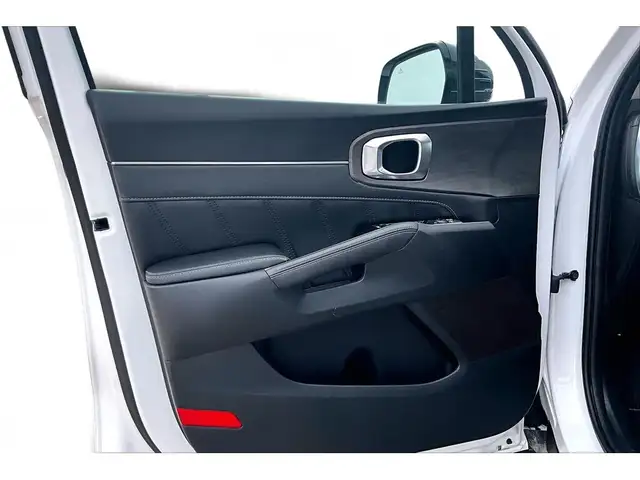 2025 Kia Sorento AWD | LEATHER | PANORAMIC SUNROOF | BLIND SPOT - Photo 24