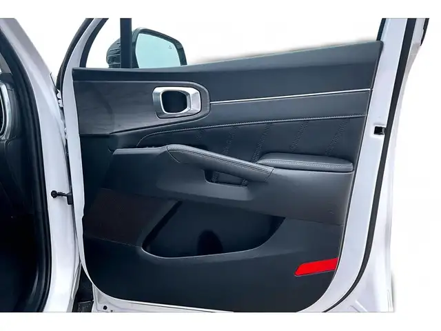 2025 Kia Sorento AWD | LEATHER | PANORAMIC SUNROOF | BLIND SPOT - Photo 25