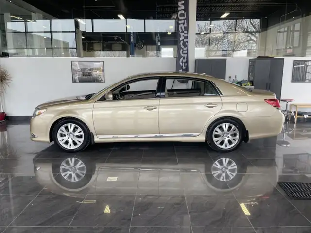 2011 Toyota Avalon XLS - Photo 4