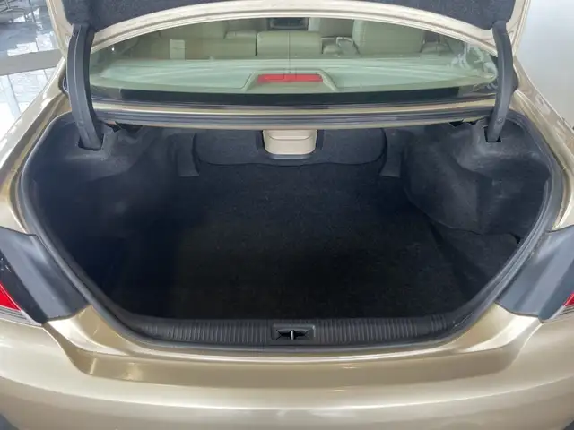 2011 Toyota Avalon XLS - Photo 8