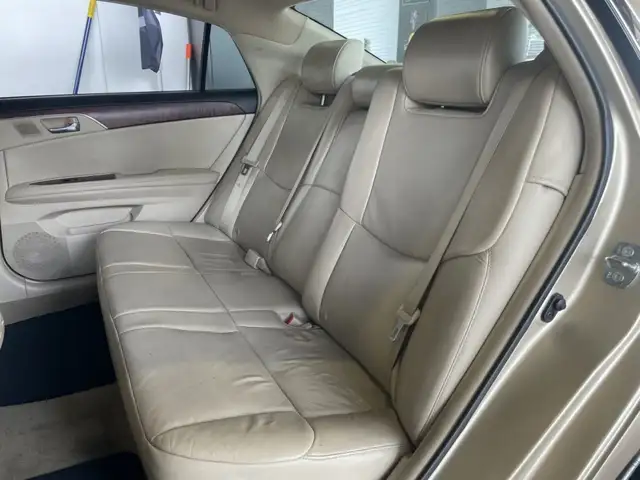 2011 Toyota Avalon XLS - Photo 9