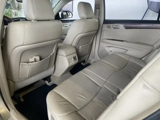 2011 Toyota Avalon XLS - Photo 10