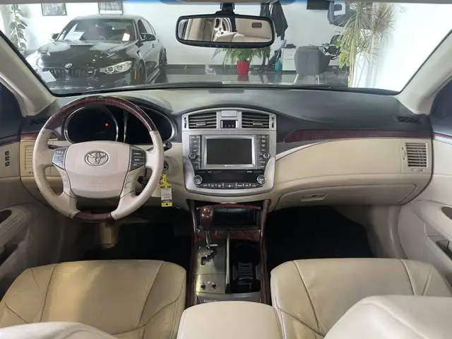 2011 Toyota Avalon XLS - Photo 11