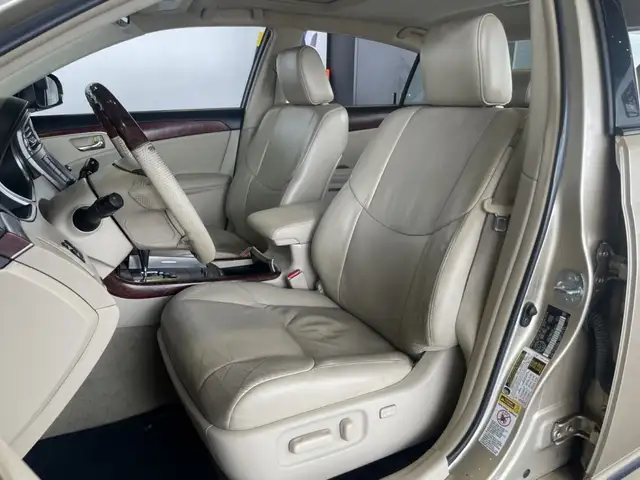 2011 Toyota Avalon XLS - Photo 12