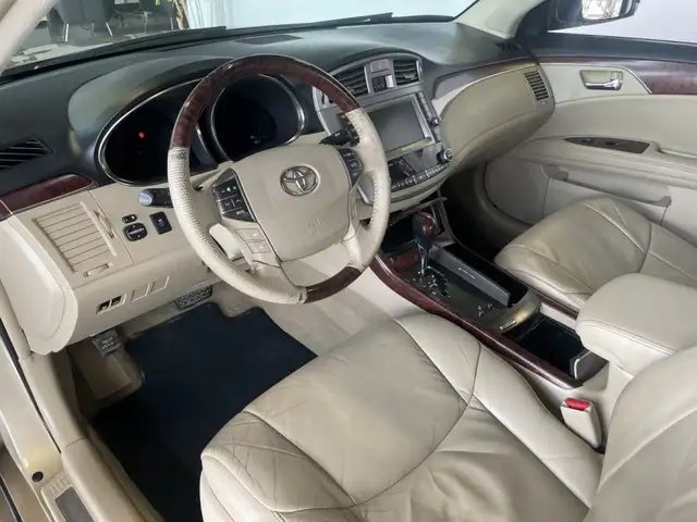 2011 Toyota Avalon XLS - Photo 13