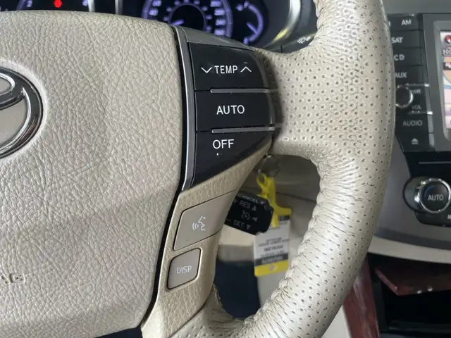 2011 Toyota Avalon XLS - Photo 17