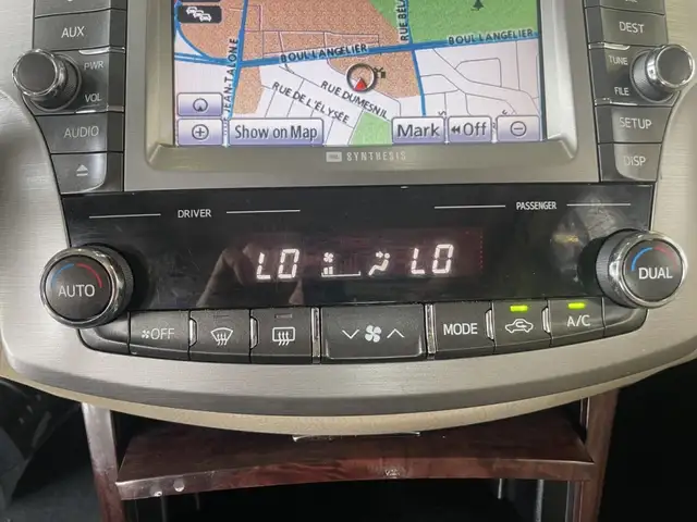 2011 Toyota Avalon XLS - Photo 21