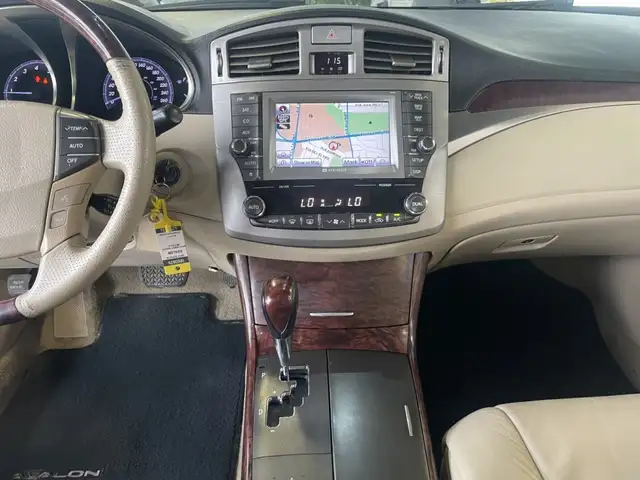 2011 Toyota Avalon XLS - Photo 23