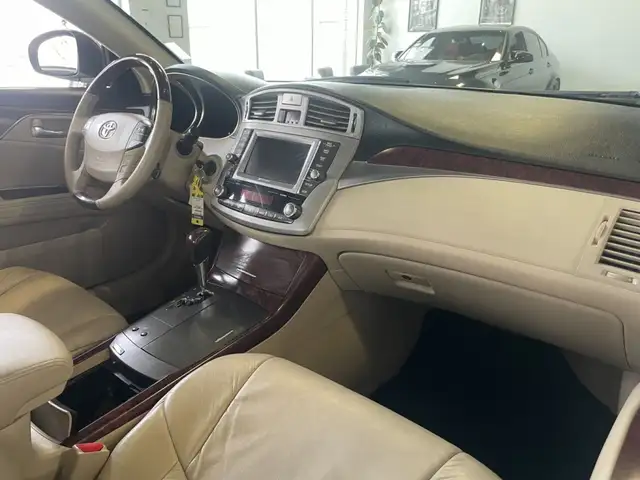 2011 Toyota Avalon XLS - Photo 28