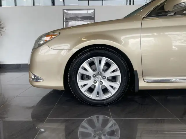2011 Toyota Avalon XLS - Photo 30
