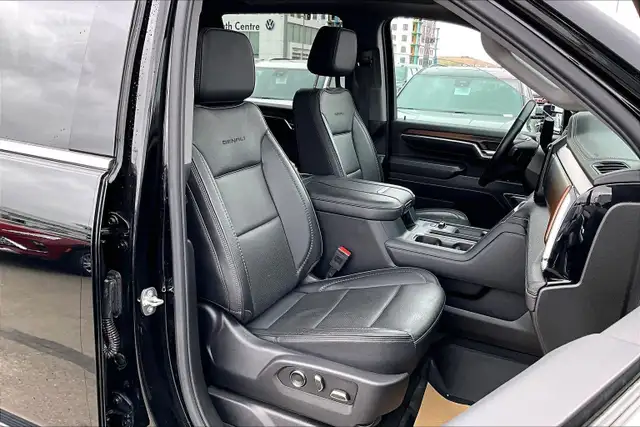 2024 GMC Sierra 3500HD Denali DENALI, 6.6L, TECHNOLOGY PACKAG... - Photo 9