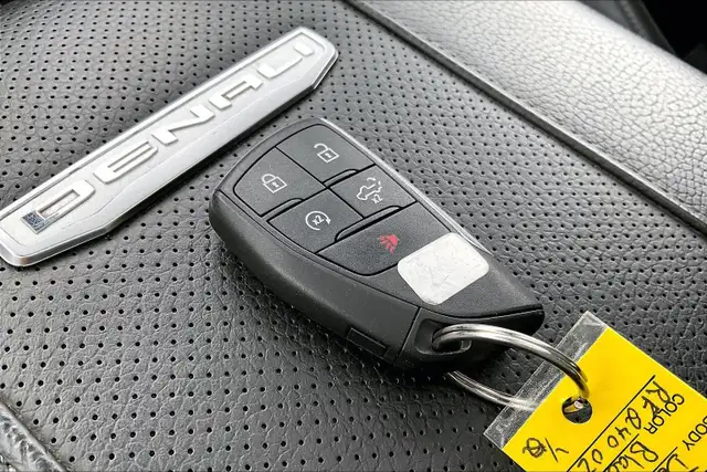 2024 GMC Sierra 3500HD Denali DENALI, 6.6L, TECHNOLOGY PACKAG... - Photo 12