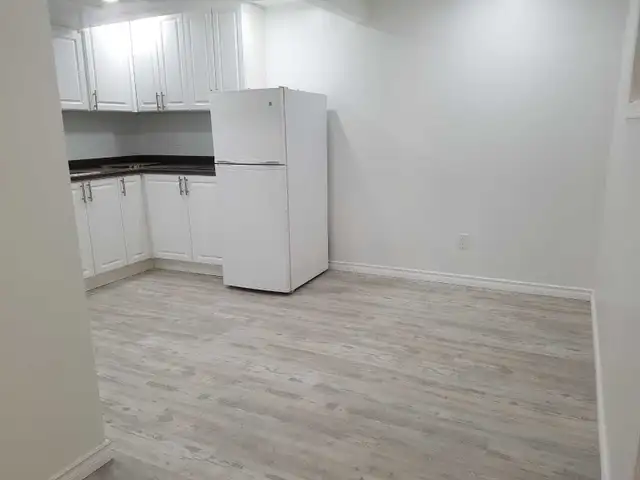 1 bedroom apartment-All Utilities and internet included, QEW2min - Photo 5