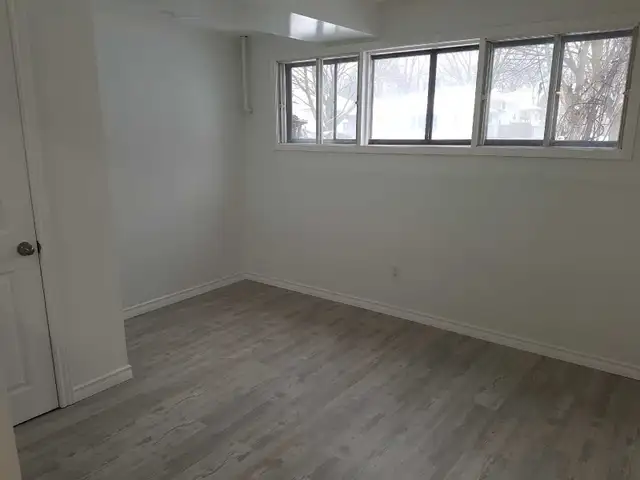 1 bedroom apartment-All Utilities and internet included, QEW2min - Photo 10