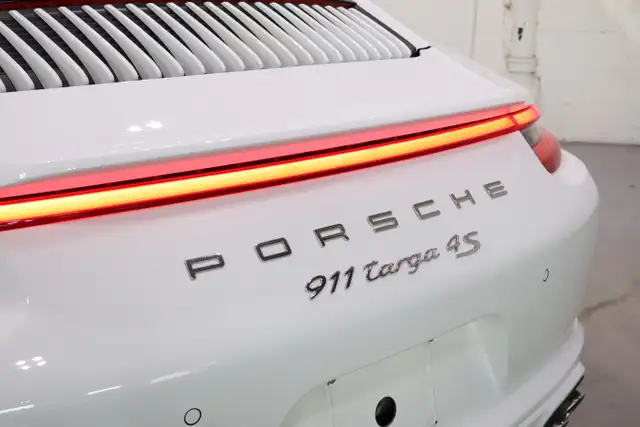 2019 Porsche 911 Targa 4S | PURE WHITE | ONTARIO CAR - Photo 18