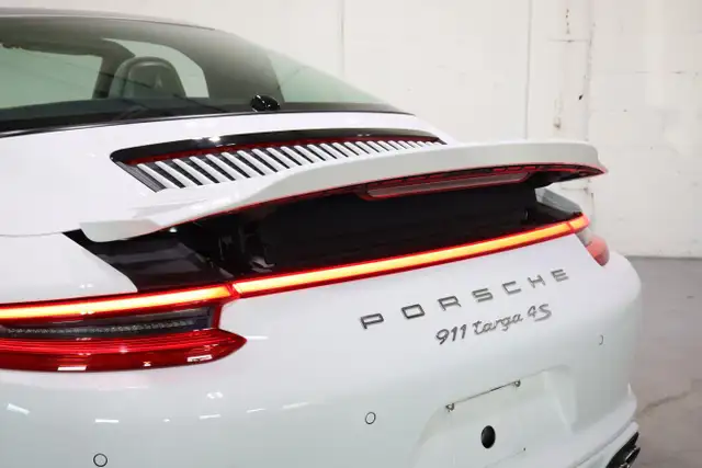 2019 Porsche 911 Targa 4S | PURE WHITE | ONTARIO CAR - Photo 19