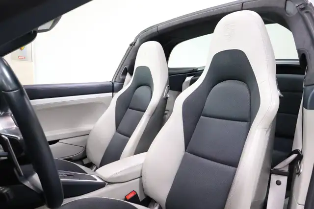 2019 Porsche 911 Targa 4S | PURE WHITE | ONTARIO CAR - Photo 24