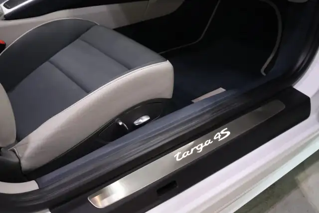 2019 Porsche 911 Targa 4S | PURE WHITE | ONTARIO CAR - Photo 35