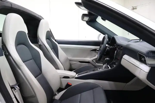 2019 Porsche 911 Targa 4S | PURE WHITE | ONTARIO CAR - Photo 36