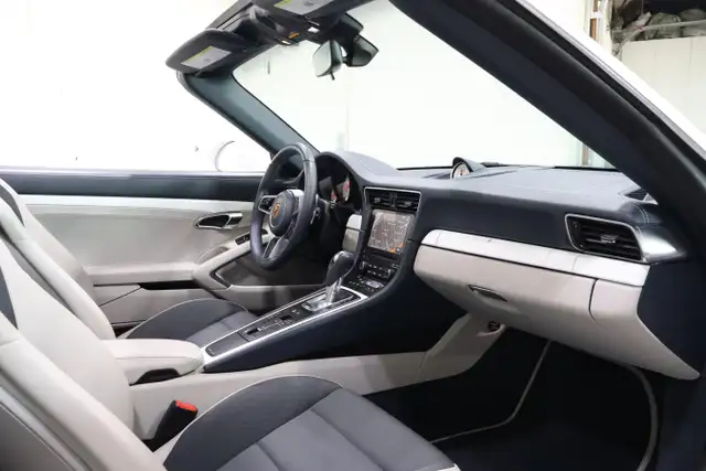 2019 Porsche 911 Targa 4S | PURE WHITE | ONTARIO CAR - Photo 37