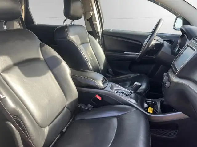 2017 Dodge Journey CROSSROAD | AWD | CLEAN CARFAX | V6 | LEATHER - Photo 11