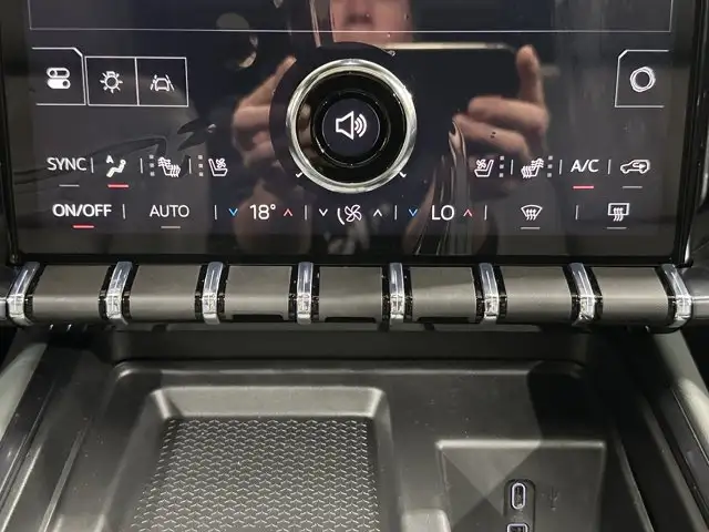 2026 GMC Acadia AT4 - Photo 24