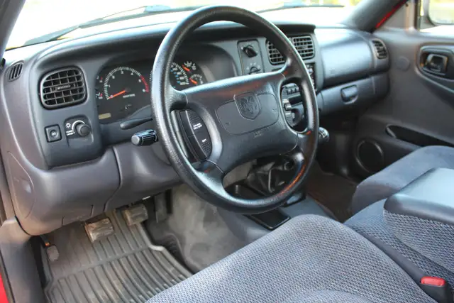 1998 Dodge Dakota Sport 2dr Standard Cab SB - Photo 16
