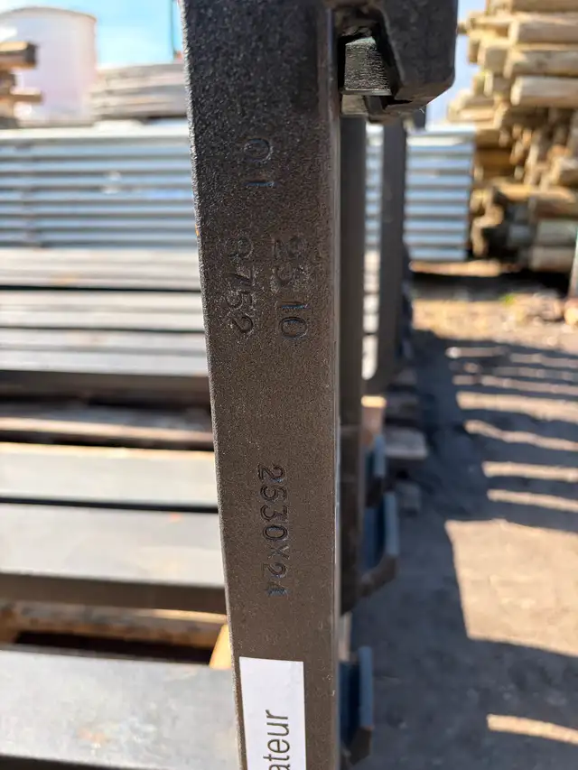 Fourche 4 po et 5 po de large x 48-60-72 po de long (neuve) - Photo 3