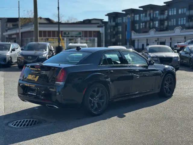2022 CHRYSLER 300 - Photo 4