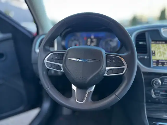 2022 CHRYSLER 300 - Photo 8