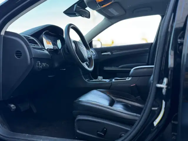 2022 CHRYSLER 300 - Photo 9
