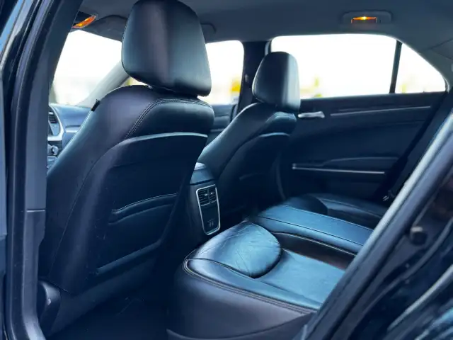 2022 CHRYSLER 300 - Photo 10