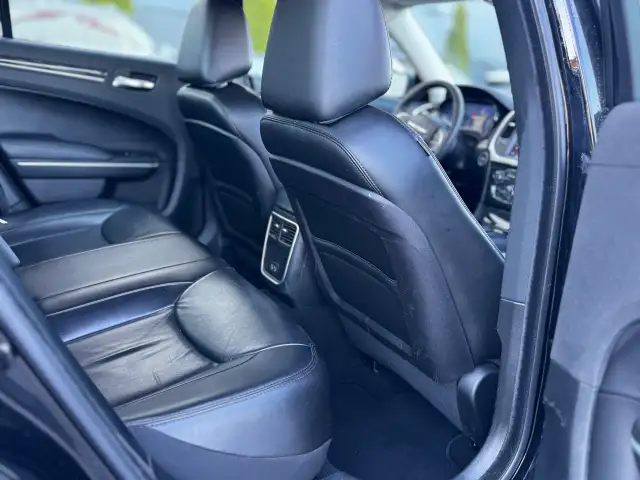 2022 CHRYSLER 300 - Photo 11