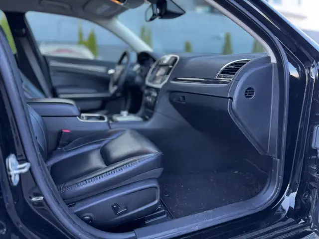 2022 CHRYSLER 300 - Photo 12