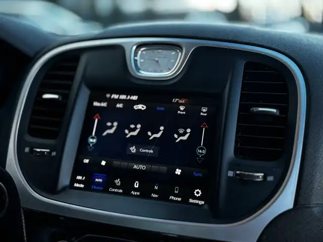 2022 CHRYSLER 300 - Photo 13